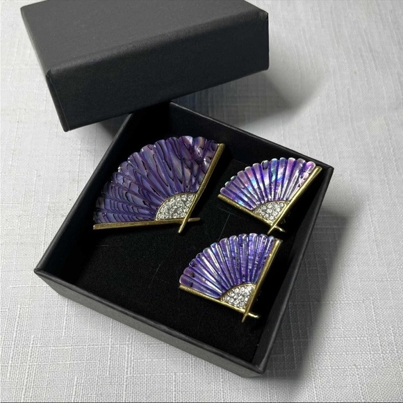 Vintage BUTLER Brooch & clip on earrings. 
STAMPED. Gold tone. - Picture 3 of 5